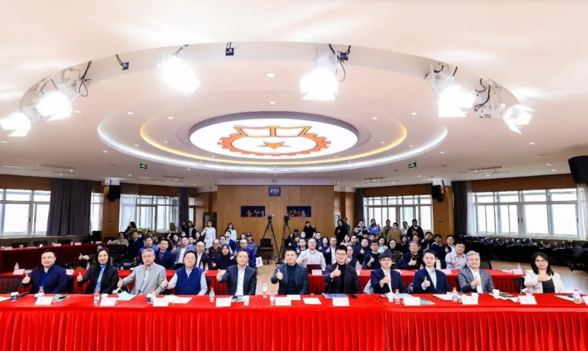 “数智同频,AI共生”2025数据分析行业专家论坛圆满召开